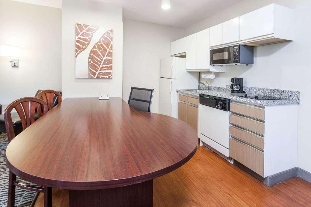 Mainstay Suites Detroit Auburn Hills Værelse billede